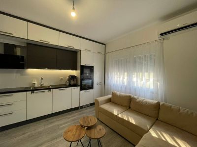 Priestranný, novozariadený 2+1 apartmán pri mori - 1