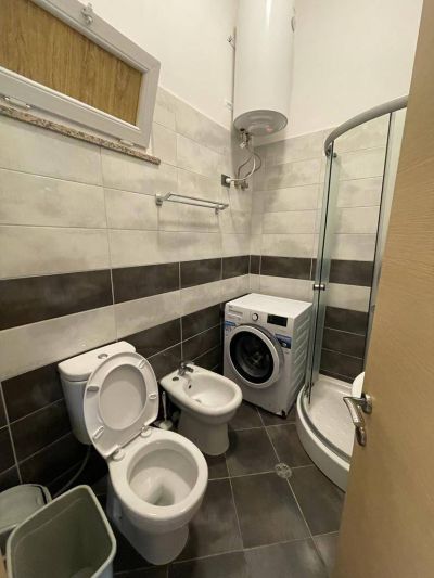 1+1 apartmán blízko mora na prízemí novostavby s balkónom - 3