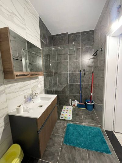 Priestranný, novozariadený 2+1 apartmán pri mori - 15