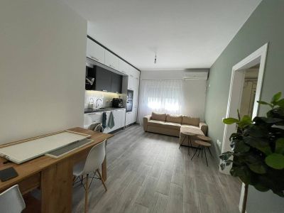 Priestranný, novozariadený 2+1 apartmán pri mori - 6