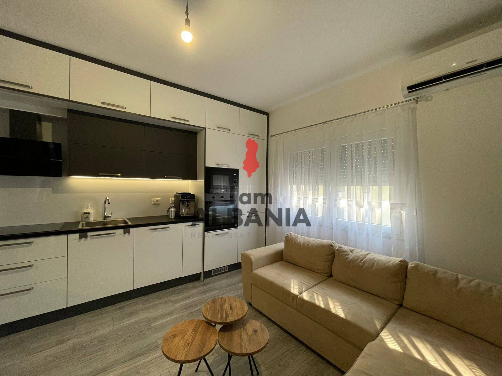 Priestranný, novozariadený 2+1 apartmán pri mori